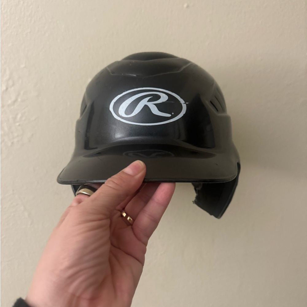 Rawlings Black Helmet with White R Logo